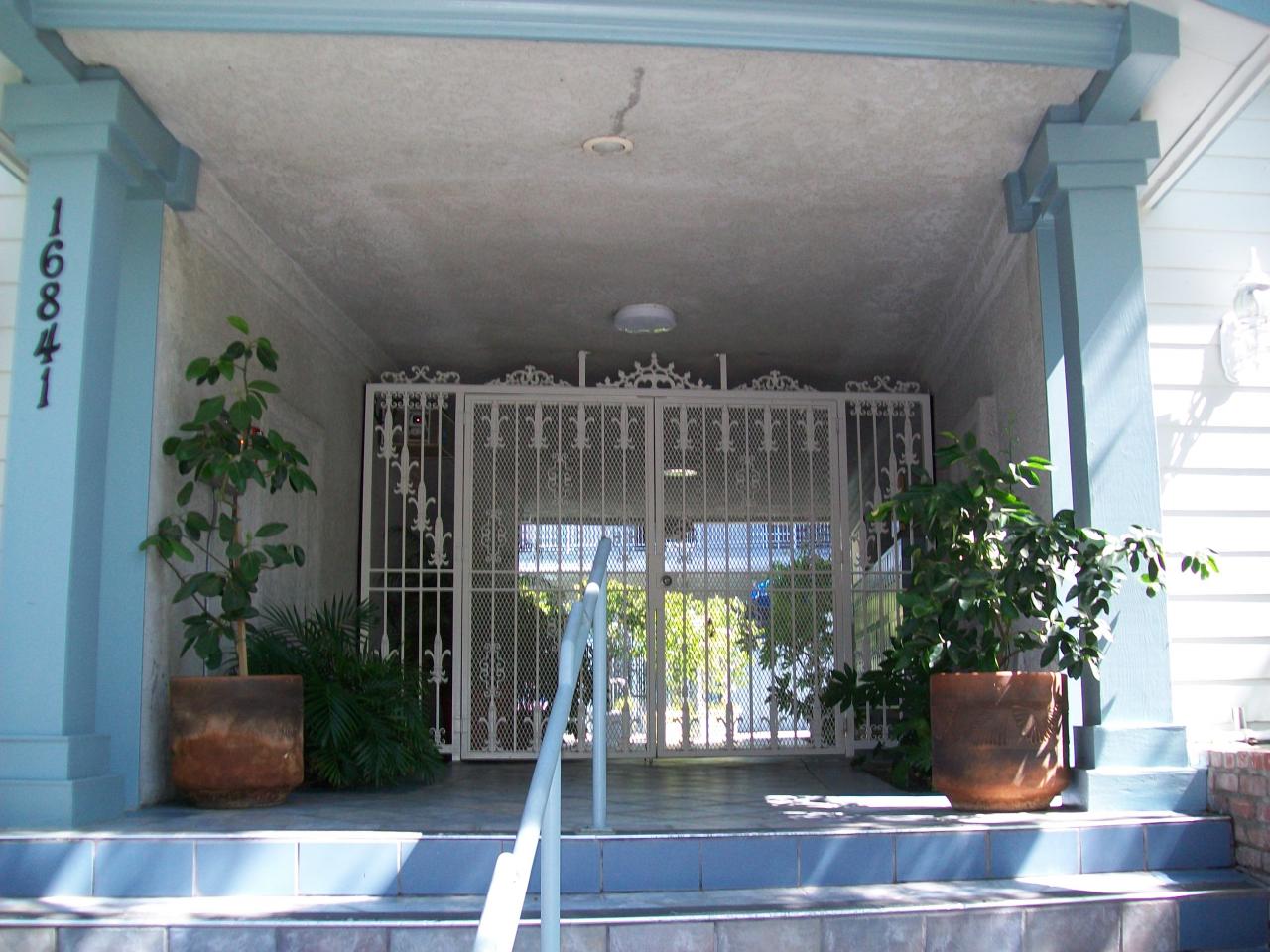 Photo of Kingsbury Villas Apartments - a view of the front gated entrance